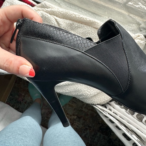 Tahari open toed heels - Picture 3 of 7